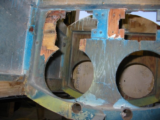 (2003-09-02a) Broken #6 bulkhead.