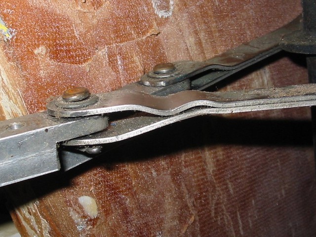 (2003-07-23a) Bent steering linkage